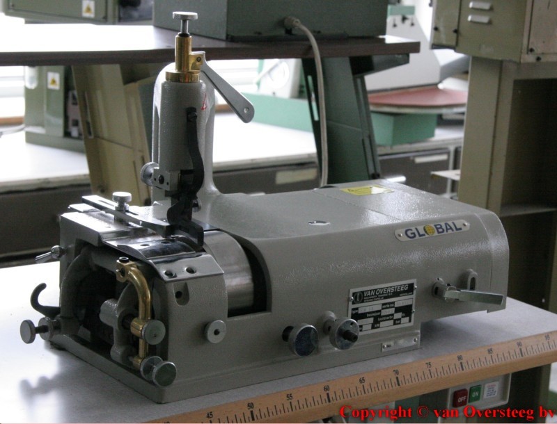 Gereedschap Met Schroefmoersleutel Voor Het Vastzetten Van Een Moersleutel Met Instelbare Schroefsleutel Handzagen En Boorpictogram Image239221917